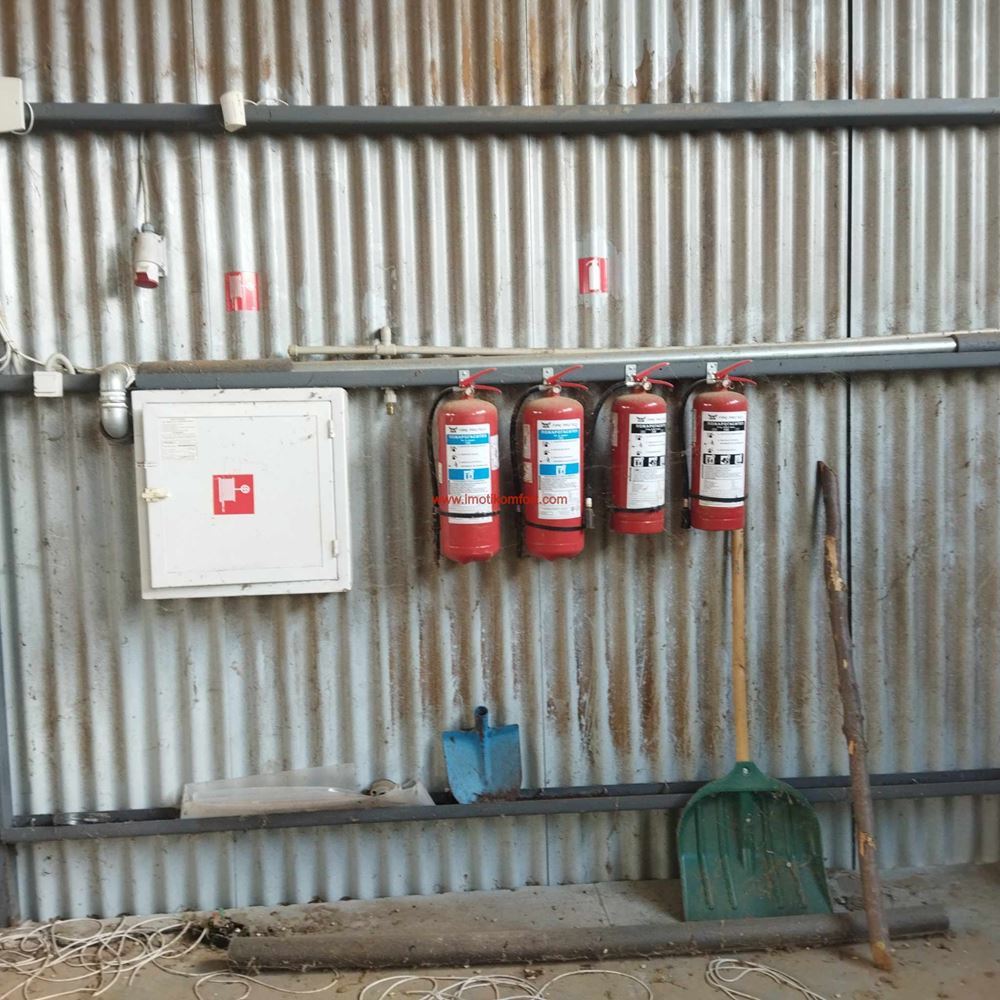 Μεγάλοι βιομηχανικοί χώροι κατάλληλοι για διάφορους τύπους δραστηριοτήτων-0 Продава голямо Промишлено помещение подходящо за различни видове дейност - 0