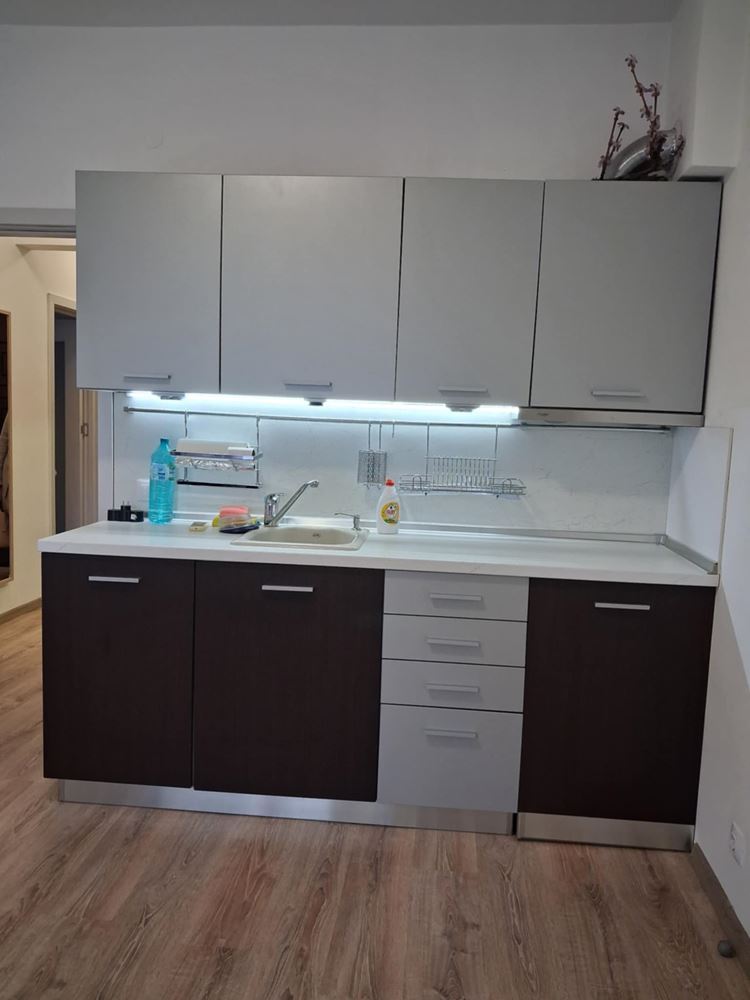 ТОП ЛОКАЦИЯ за офис или живеене ет.1,тухла-0 ТОП ЛОКАЦИЯ за офис или живеене ет.1,тухла - 0