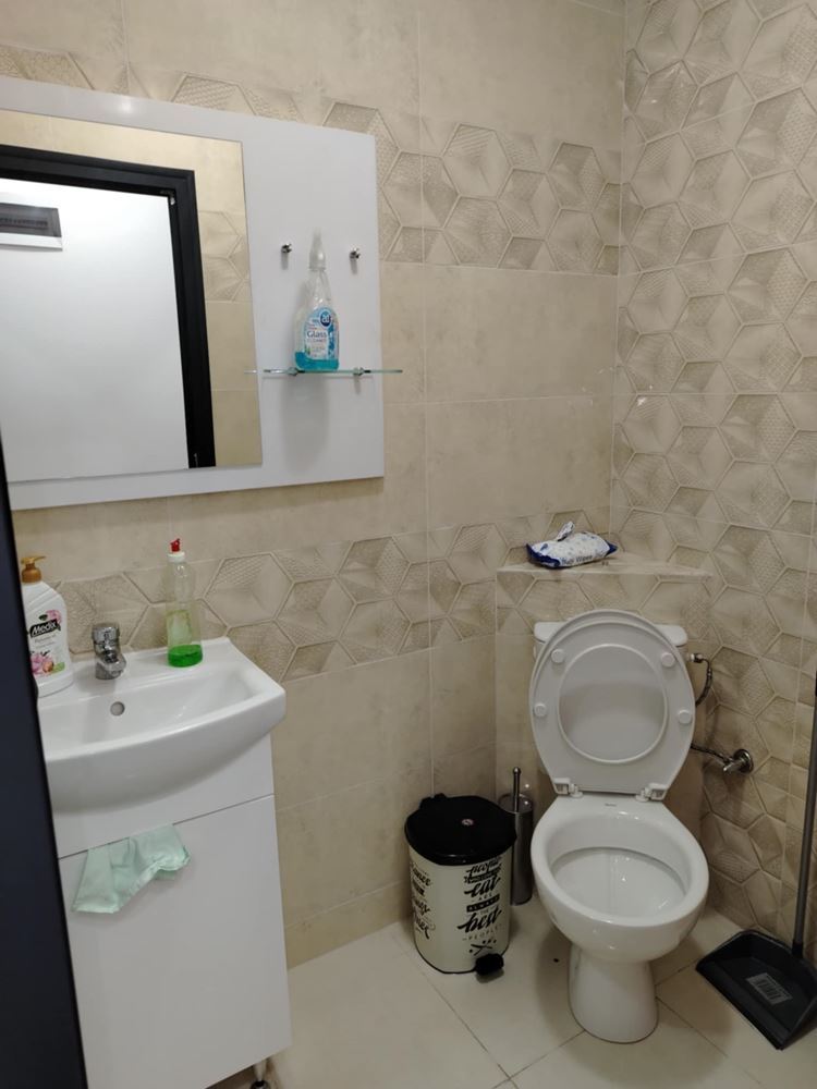 Ново, ъглово помещение на партер в кв. Българка, с големи витрини-0 Ново, ъглово помещение на партер в кв. Българка, с големи витрини - 0