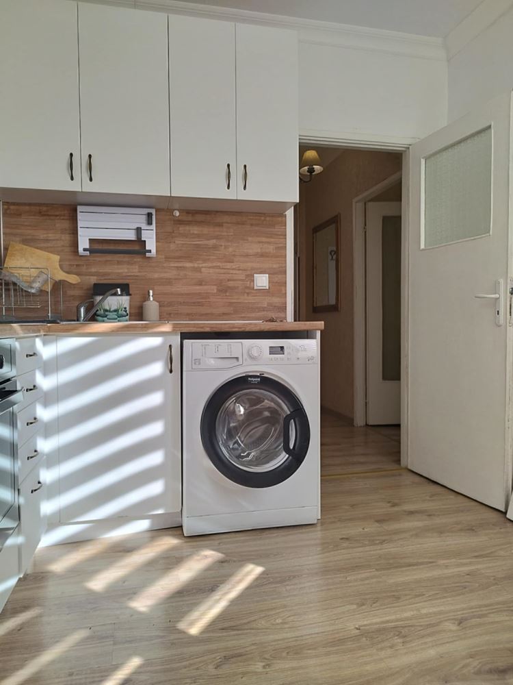 Центр, студия, юг, с мебелью и техникой-0 Център,гарсониера ,юг,обзаведена с мебели и техника - 0