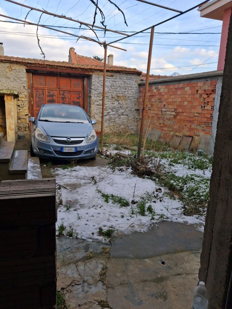 Viertel. ”Klutsohor” - Haus mit Hof zu verkaufen im unteren Teil des Viertels-0 кв. ”Клуцохор” - продава къща с двор в ниската част на квартала - 0