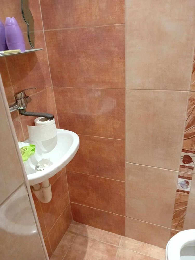 Център – до Билла – тухлен, тристаен, обзаведен, ТЕЦ, ет. 5-0 Център - до Билла - тухлен, тристаен, обзаведен, ТЕЦ, ет. 5 - 0