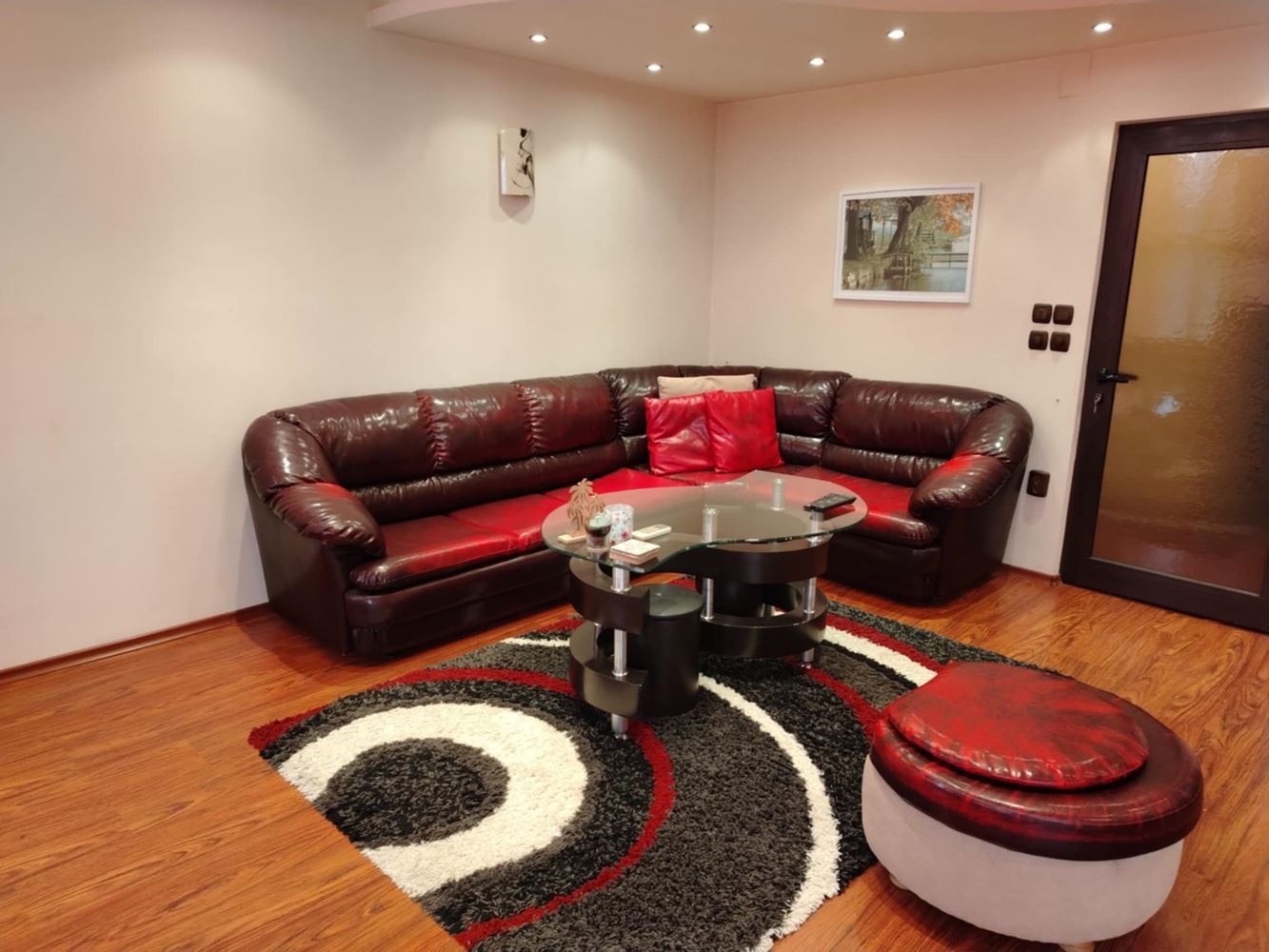 квартал. Дружба, Просторная двухкомнатная квартира в аренду, Меблированная, парковочное место-0 кв. Дружба, Просторен двустаен апартамент под наем, Обзаведен, паркомясто - 0