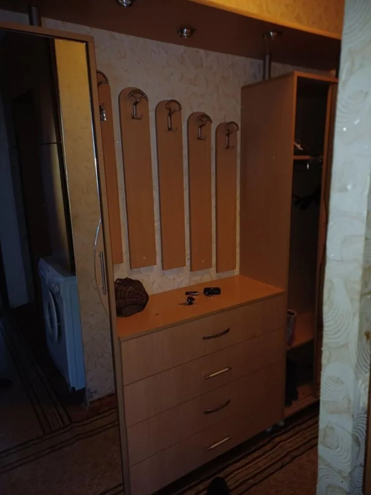 Quartal. Klutsohor, Ein-Zimmer-Wohnung, umgewandelt in zwei Schlafzimmer, möbliert, nach der Renovierung-0 Stadtteil Klutsohor, Zweizimmerwohnung, zu einer Dreizimmerwohnung umgebaut, möbliert, renoviert – 0