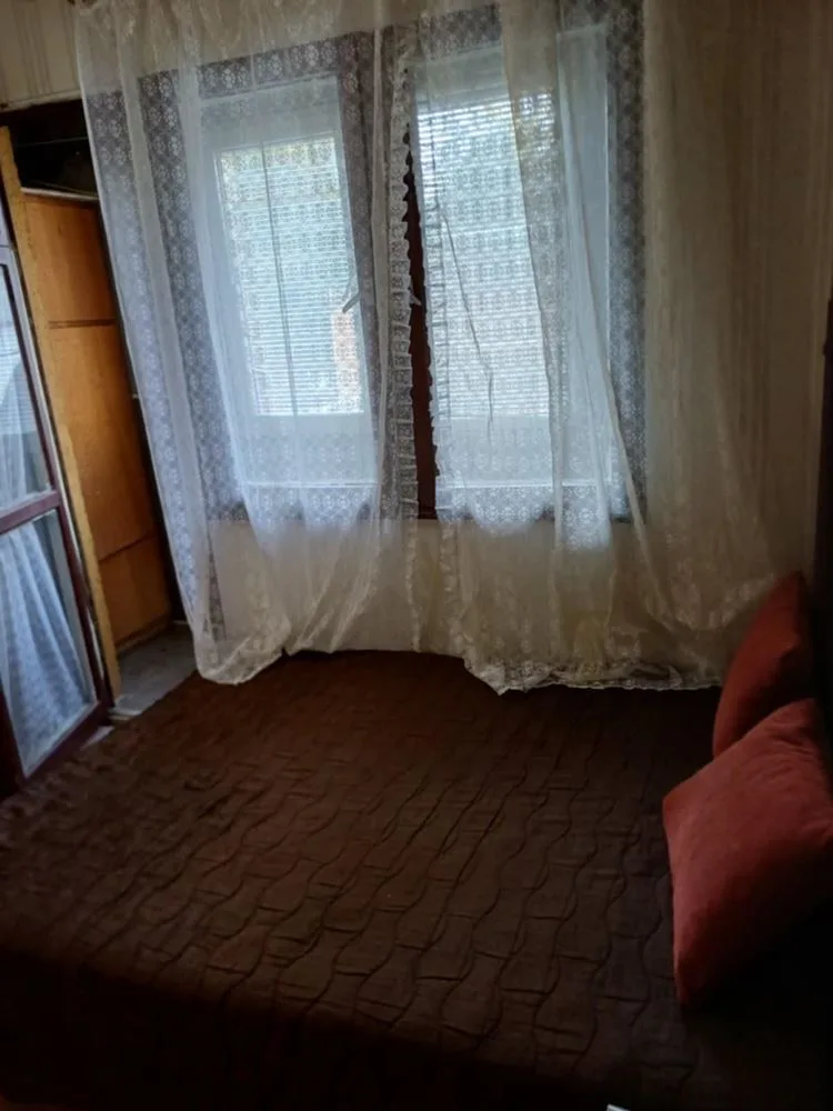 Quartal. Klutsohor, Ein-Zimmer-Wohnung, umgewandelt in zwei Schlafzimmer, möbliert, nach der Renovierung-0 Stadtteil Klutsohor, Zweizimmerwohnung, zu einer Dreizimmerwohnung umgebaut, möbliert, renoviert – 0