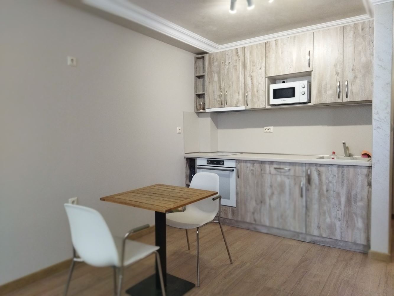 One bedroom apartment for rent next to Language School - first tenants-0 Двустаен апартамент под наем до Езикова гимназия - първи наематели - 0