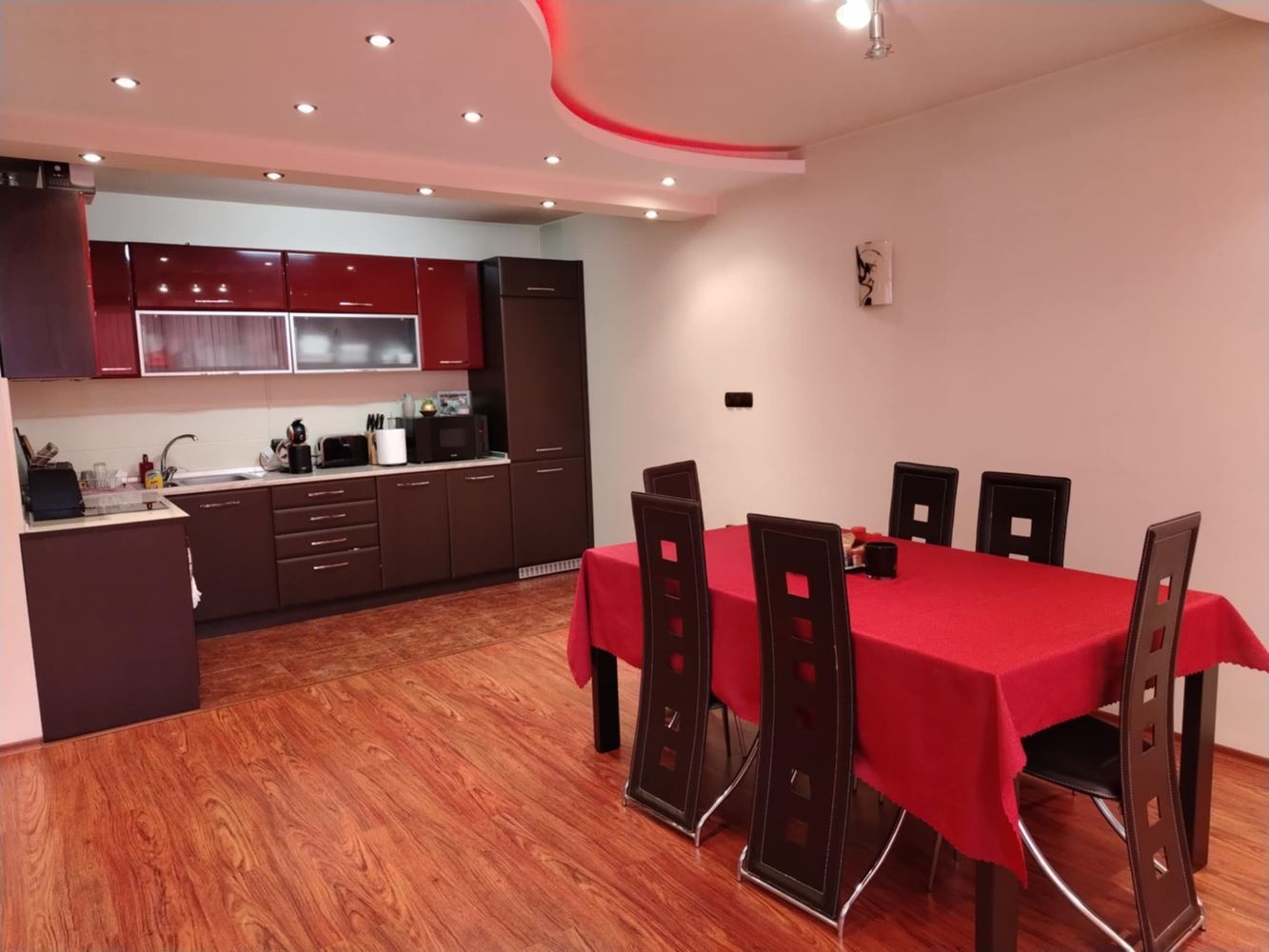 квартал. Дружба, Просторная двухкомнатная квартира в аренду, Меблированная, парковочное место-0 кв. Дружба, Просторен двустаен апартамент под наем, Обзаведен, паркомясто - 0