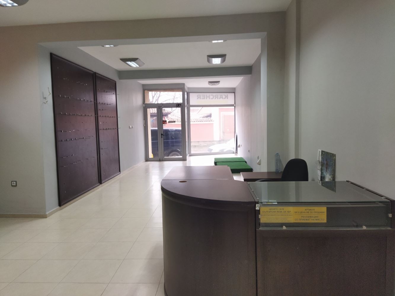 Търговско помещение под наем на Двата Аслана с голяма витрина - 0