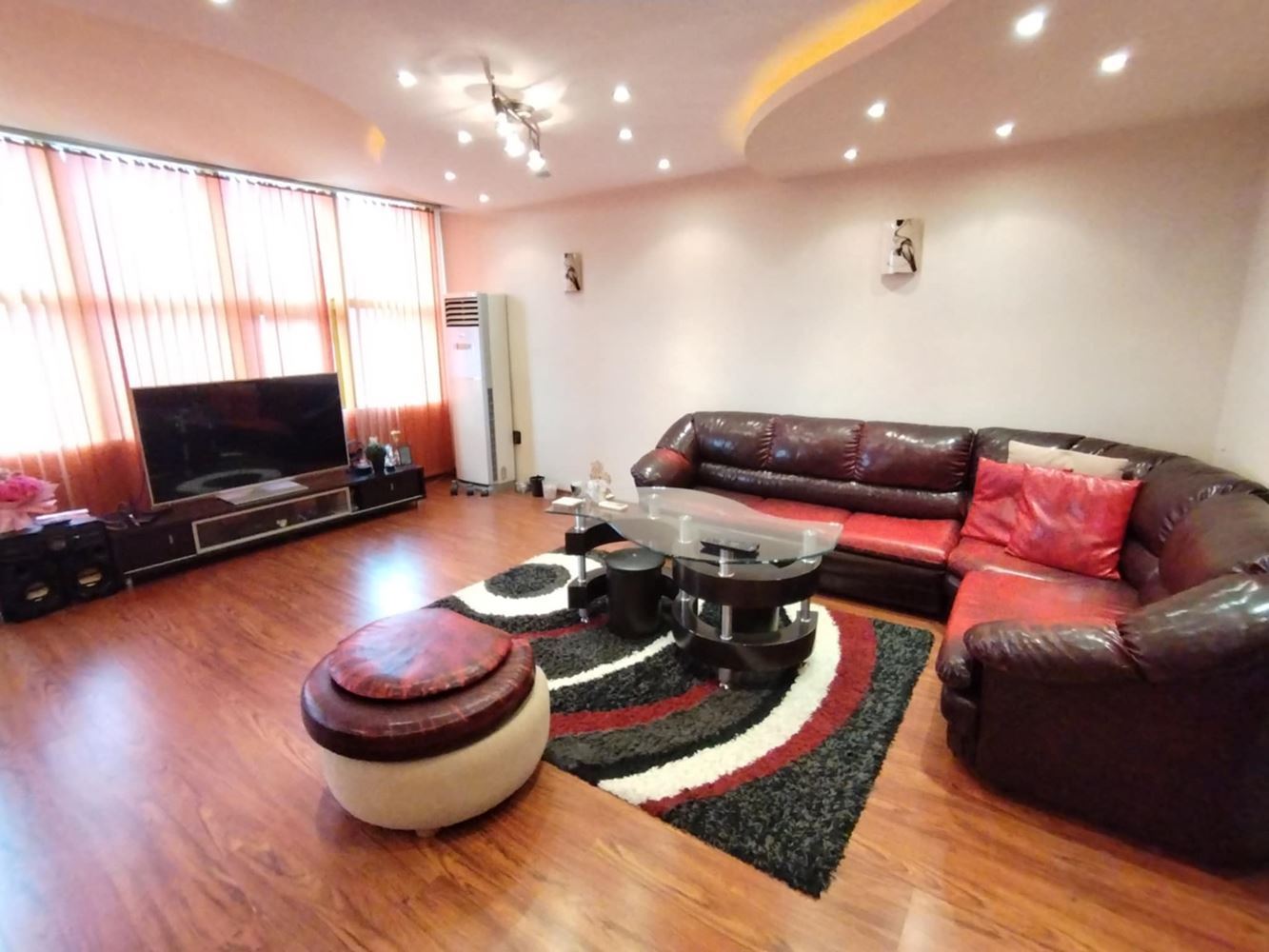 квартал. Дружба, Просторная двухкомнатная квартира в аренду, Меблированная, парковочное место-0 кв. Дружба, Просторен двустаен апартамент под наем, Обзаведен, паркомясто - 0