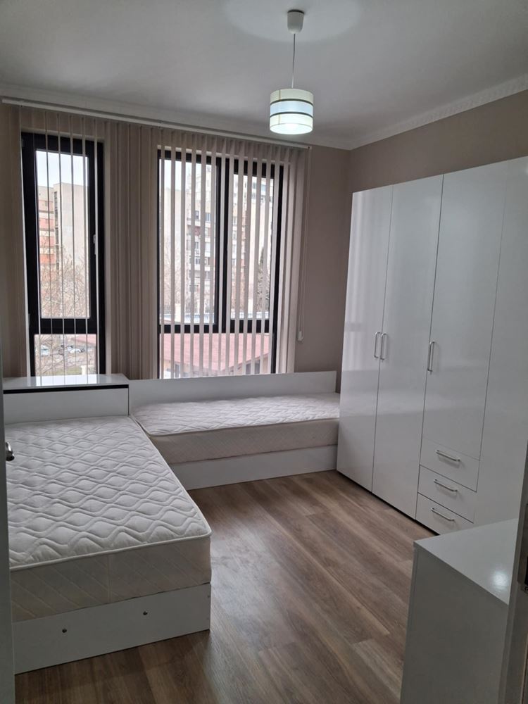 кв. ”Сини Камъни” – луксозен, две спални, първи наематели, ТЕЦ-0 кв. ”Сини Камъни” - луксозен, две спални, първи наематели, ТЕЦ - 0