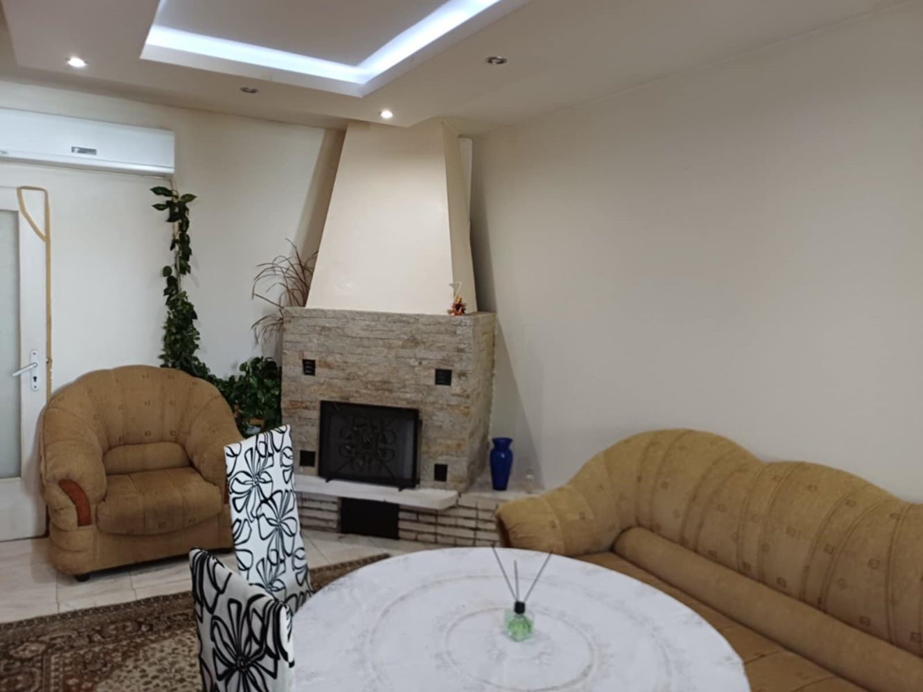 кв. Клуцохор, Двустаен апартамент, преустроен в тристаен, обзаведен, след ремонт-0 кв. Клуцохор, Двустаен апартамент, преустроен в тристаен, обзаведен, след ремонт - 0