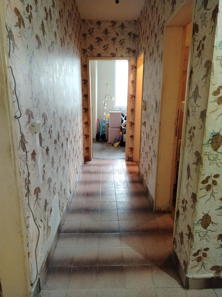 Център, Голям двустаен апартамент, тухла, ТЕЦ, саниран, с възможност за втора спалня-0 Център, Голям двустаен апартамент, тухла, ТЕЦ, саниран, с възможност за втора спалня - 0