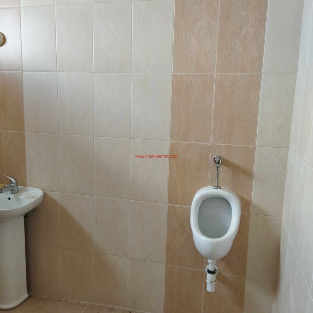 Μεγάλοι βιομηχανικοί χώροι κατάλληλοι για διάφορους τύπους δραστηριοτήτων-0 Продава голямо Промишлено помещение подходящо за различни видове дейност - 0