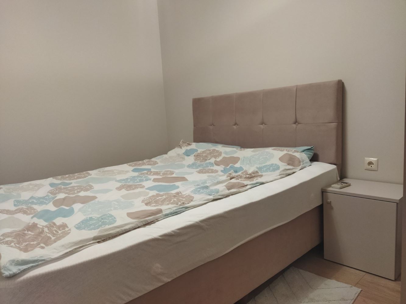 One bedroom apartment for rent next to Language School - first tenants-0 Двустаен апартамент под наем до Езикова гимназия - първи наематели - 0