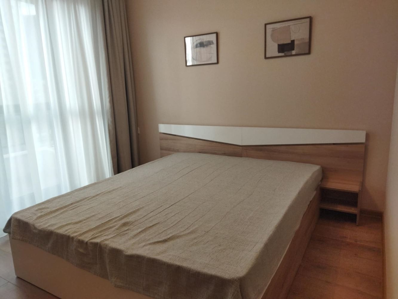 Център – дава под наем отличен, тристаен апартамент – Н. С. стилен, удобен, ТЕЦ,-0 Център - дава под наем отличен, тристаен апартамент - Н. С. стилен, удобен, ТЕЦ, - 0