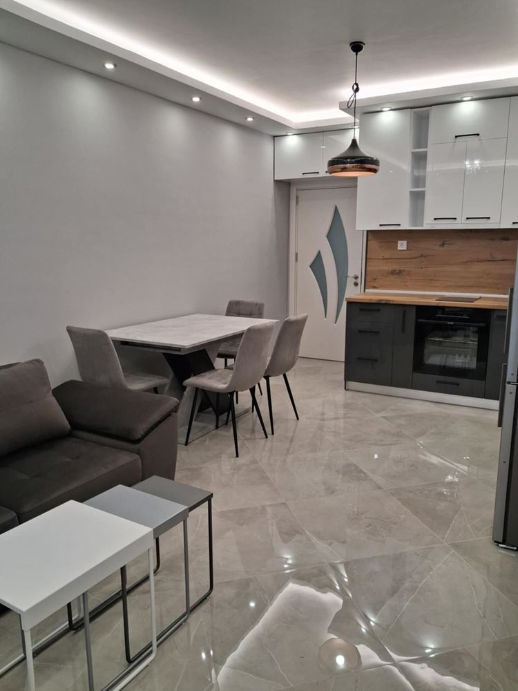 кв. ”Сини Камъни” – луксозен, две спални, първи наематели, ТЕЦ-0 кв. ”Сини Камъни” - луксозен, две спални, първи наематели, ТЕЦ - 0