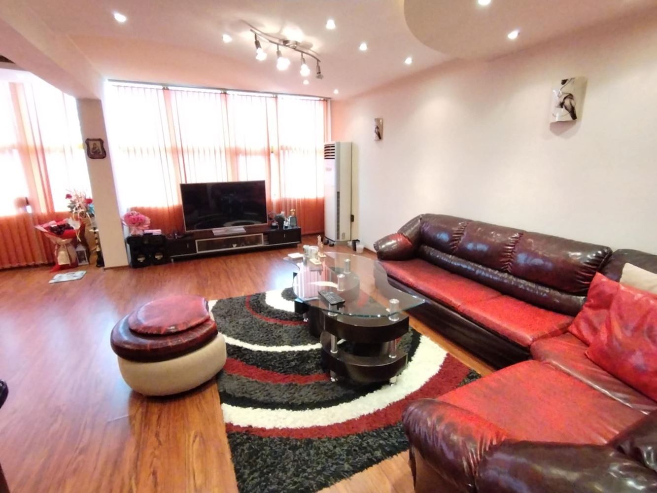 квартал. Дружба, Просторная двухкомнатная квартира в аренду, Меблированная, парковочное место-0 кв. Дружба, Просторен двустаен апартамент под наем, Обзаведен, паркомясто - 0