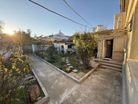 кв. Клуцохор, Къща с гараж в предпочитаната част на квартала - 0