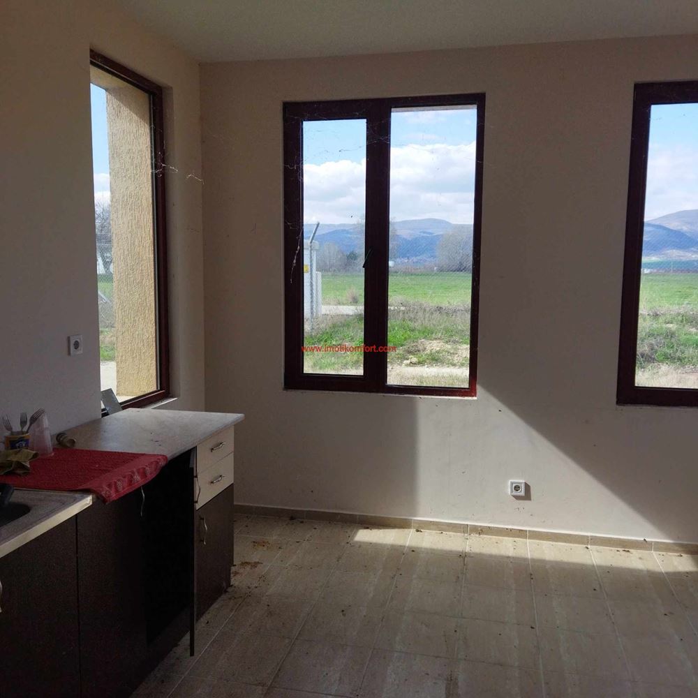 Μεγάλοι βιομηχανικοί χώροι κατάλληλοι για διάφορους τύπους δραστηριοτήτων-0 Продава голямо Промишлено помещение подходящо за различни видове дейност - 0