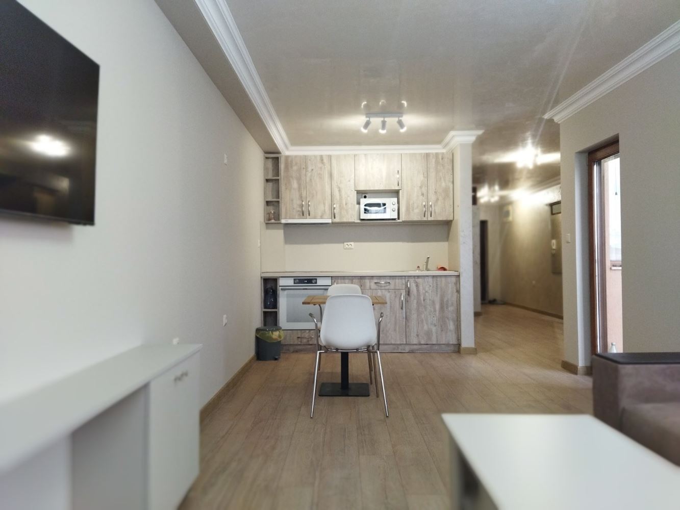 One bedroom apartment for rent next to Language School - first tenants-0 Двустаен апартамент под наем до Езикова гимназия - първи наематели - 0