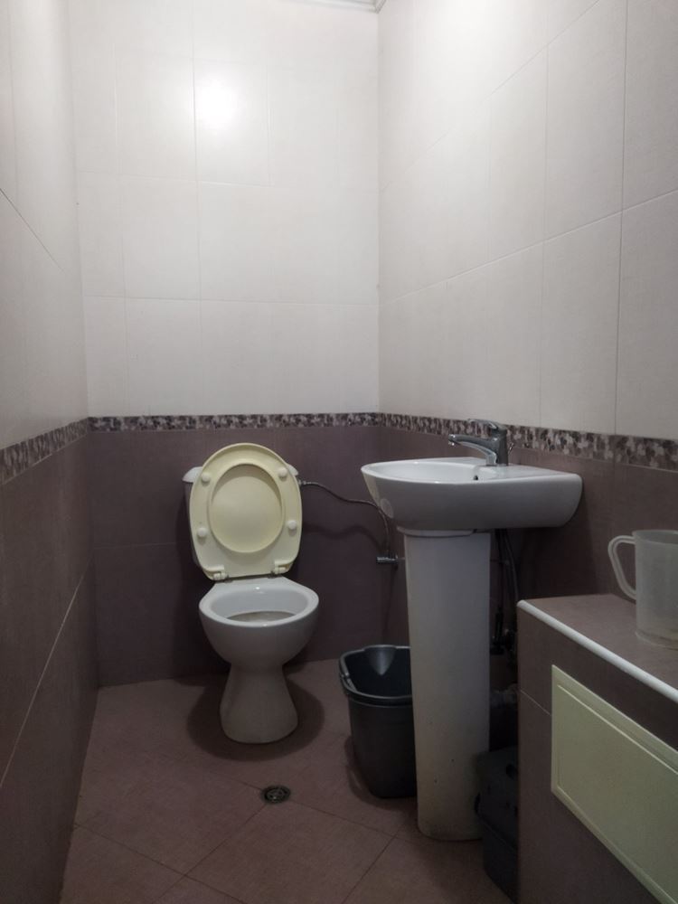 Търговско помещение под наем на Двата Аслана с голяма витрина - 0