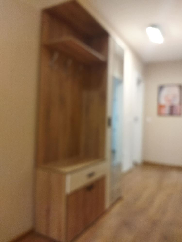 Център – дава под наем отличен, тристаен апартамент – Н. С. стилен, удобен, ТЕЦ,-0 Център - дава под наем отличен, тристаен апартамент - Н. С. стилен, удобен, ТЕЦ, - 0