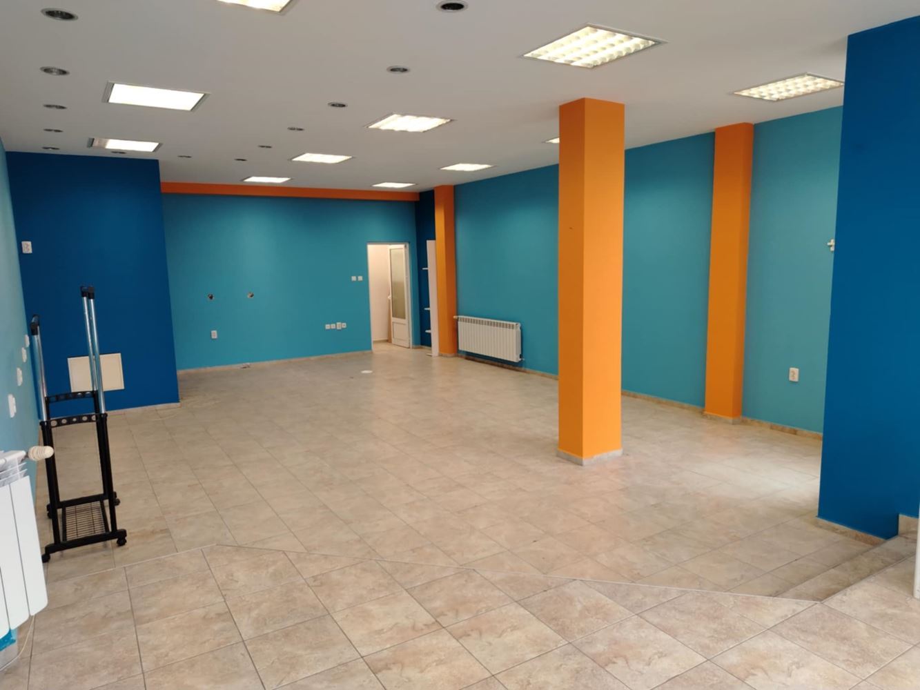 Партерен магазин в Центъра, два входа, с ТЕЦ-0 Партерен магазин в Центъра, два входа, с ТЕЦ - 0