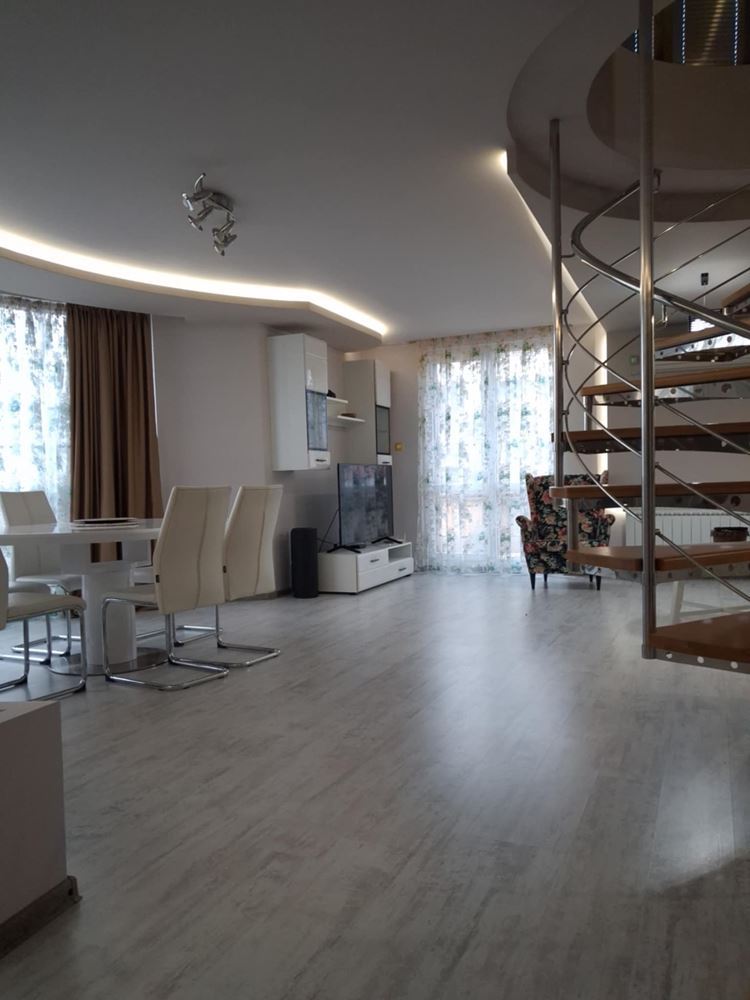 Мезонет в аренду рядом с Ларго - 240 кв.м.-0 Мезонет под наем в близост до Ларго - 240 кв.м. - 0