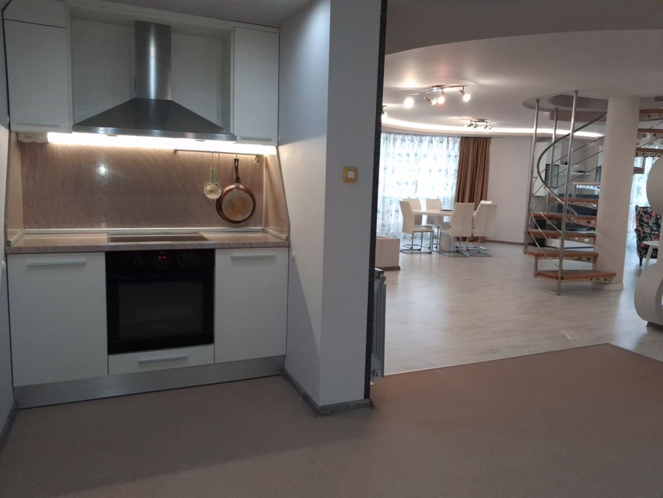 Мезонет в аренду рядом с Ларго - 240 кв.м.-0 Мезонет под наем в близост до Ларго - 240 кв.м. - 0