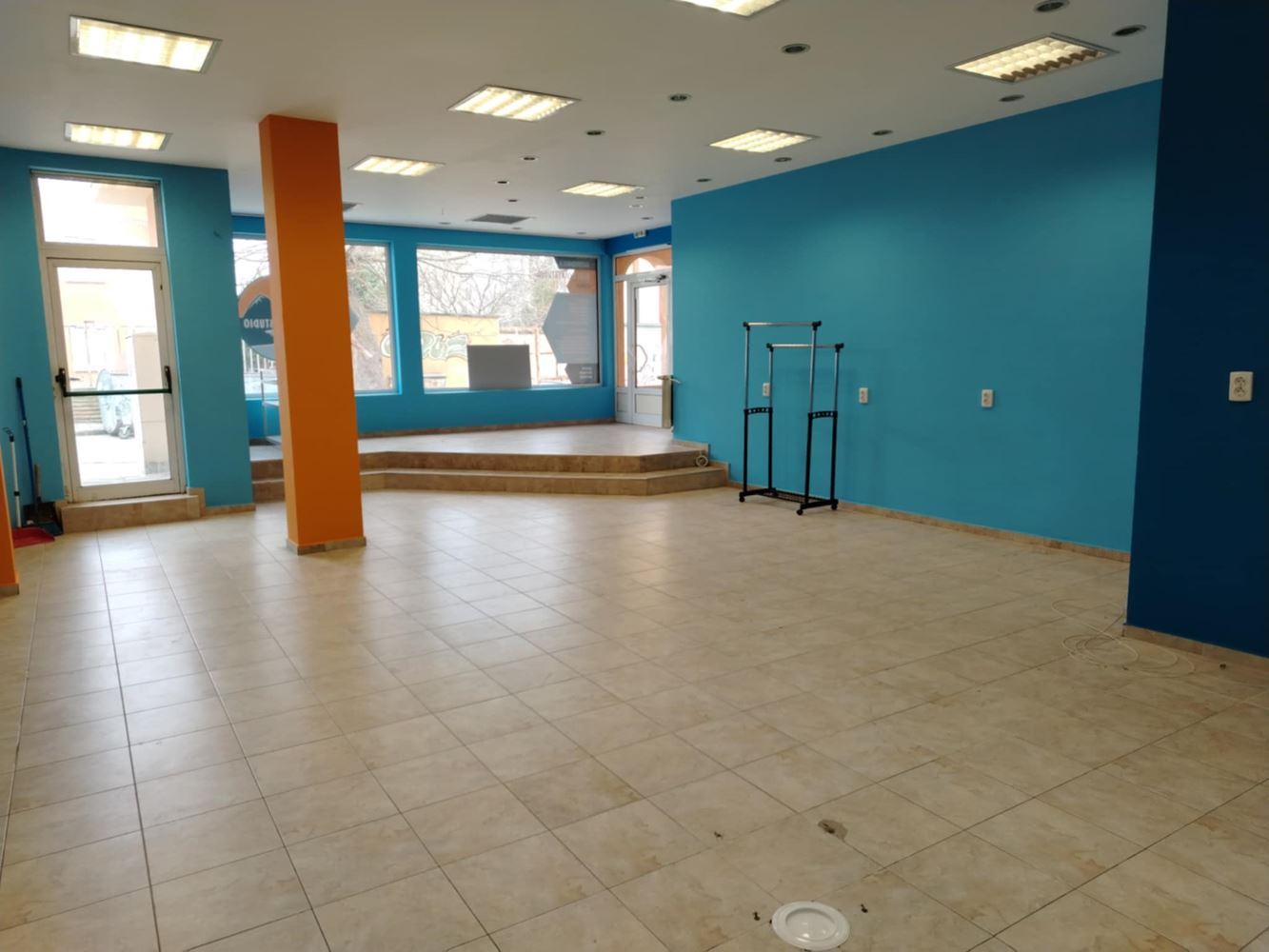 Партерен магазин в Центъра, два входа, с ТЕЦ-0 Партерен магазин в Центъра, два входа, с ТЕЦ - 0