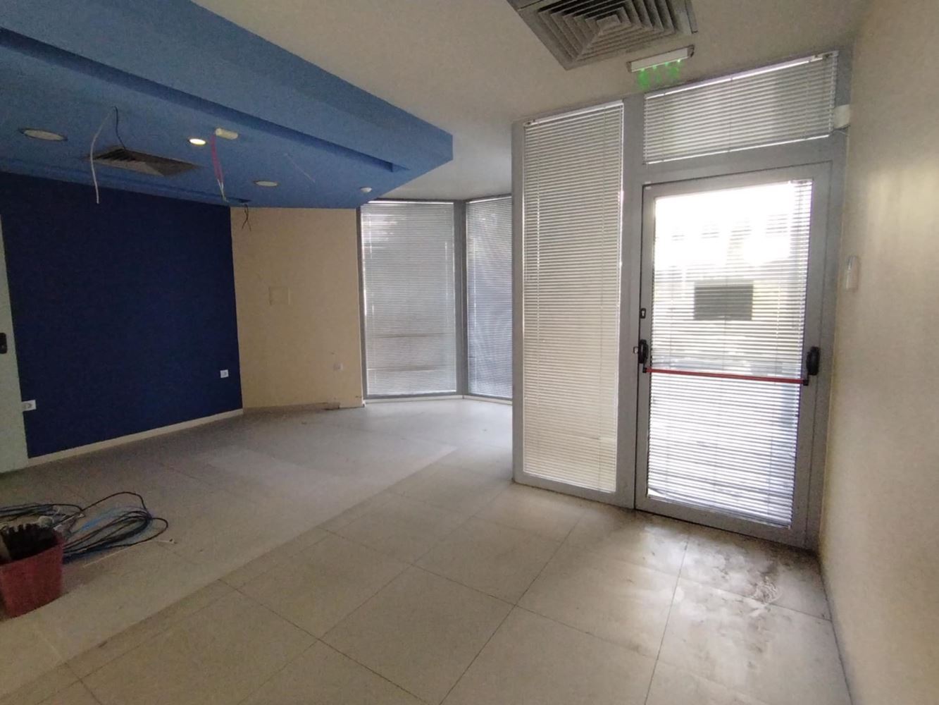 Центр, первый этаж на главной аллее-0 Център, Партерно помещение на главен булевард - 0