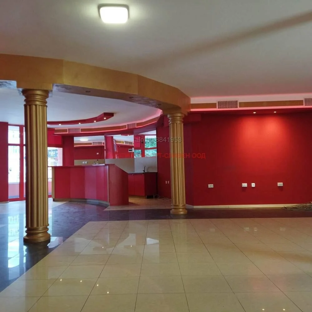 Center, Raum 150qm. Status Spielhalle, 2 Lagerhallen, Rampe-0 Zentrum, Räumlichkeiten mit 150 m², ausgewiesen als Spielhalle, 2 Lagerräume, Laderampe – 0