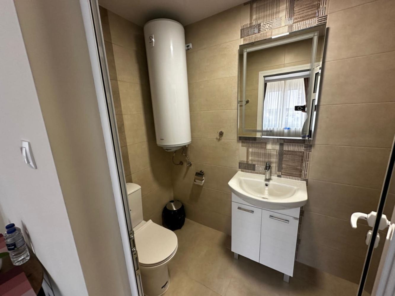 Център,до Окръжна болница гарсониера,тип студио с ТЕЦ,интернет,ТВ-0 Център,до Окръжна болница гарсониера,тип студио с ТЕЦ,интернет,ТВ - 0