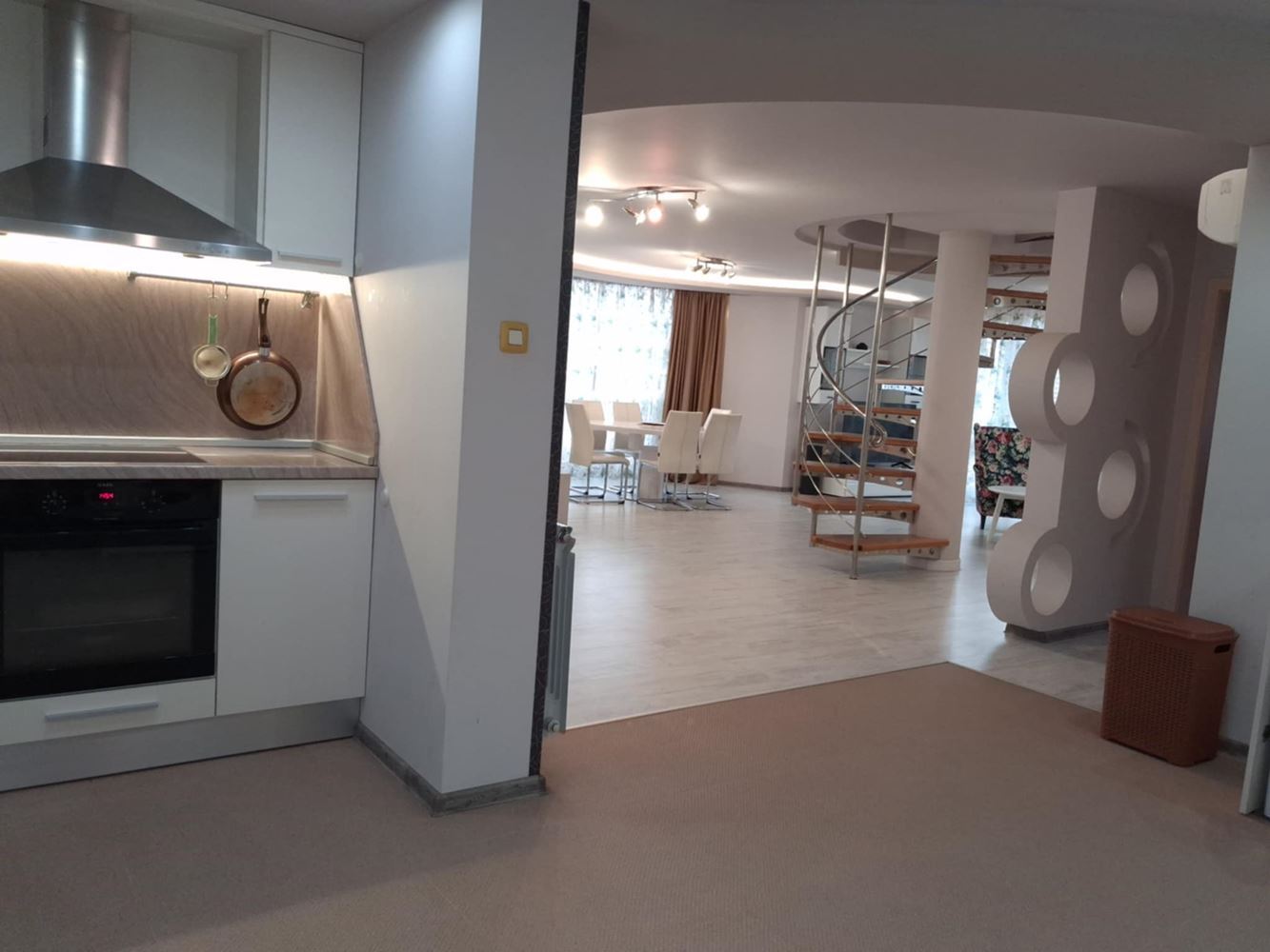 Мезонет в аренду рядом с Ларго - 240 кв.м.-0 Мезонет под наем в близост до Ларго - 240 кв.м. - 0