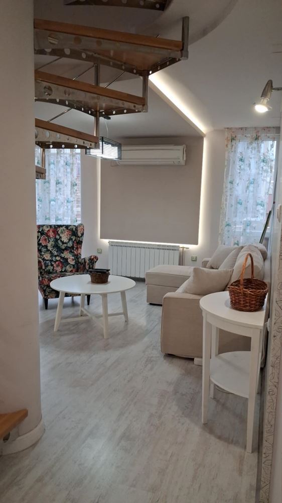 Мезонет в аренду рядом с Ларго - 240 кв.м.-0 Мезонет под наем в близост до Ларго - 240 кв.м. - 0