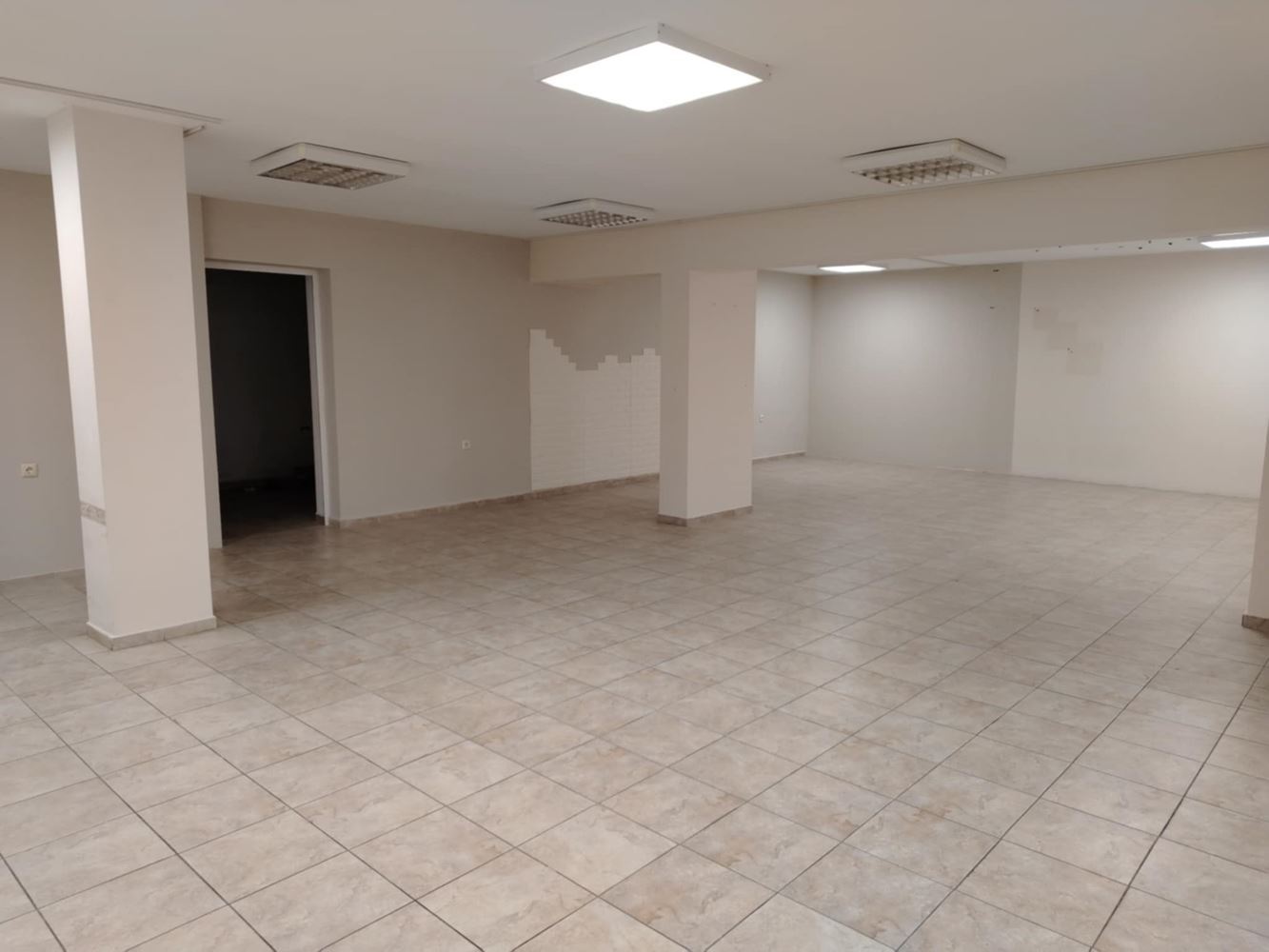 Партерен магазин в Центъра, два входа, с ТЕЦ-0 Партерен магазин в Центъра, два входа, с ТЕЦ - 0