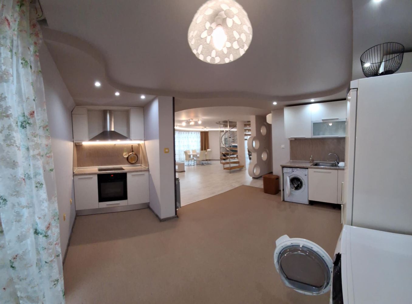 Мезонет в аренду рядом с Ларго - 240 кв.м.-0 Мезонет под наем в близост до Ларго - 240 кв.м. - 0