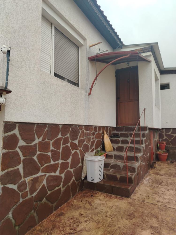 Къща, подходяща за две семейства-0 Къща, подходяща за две семейства - 0