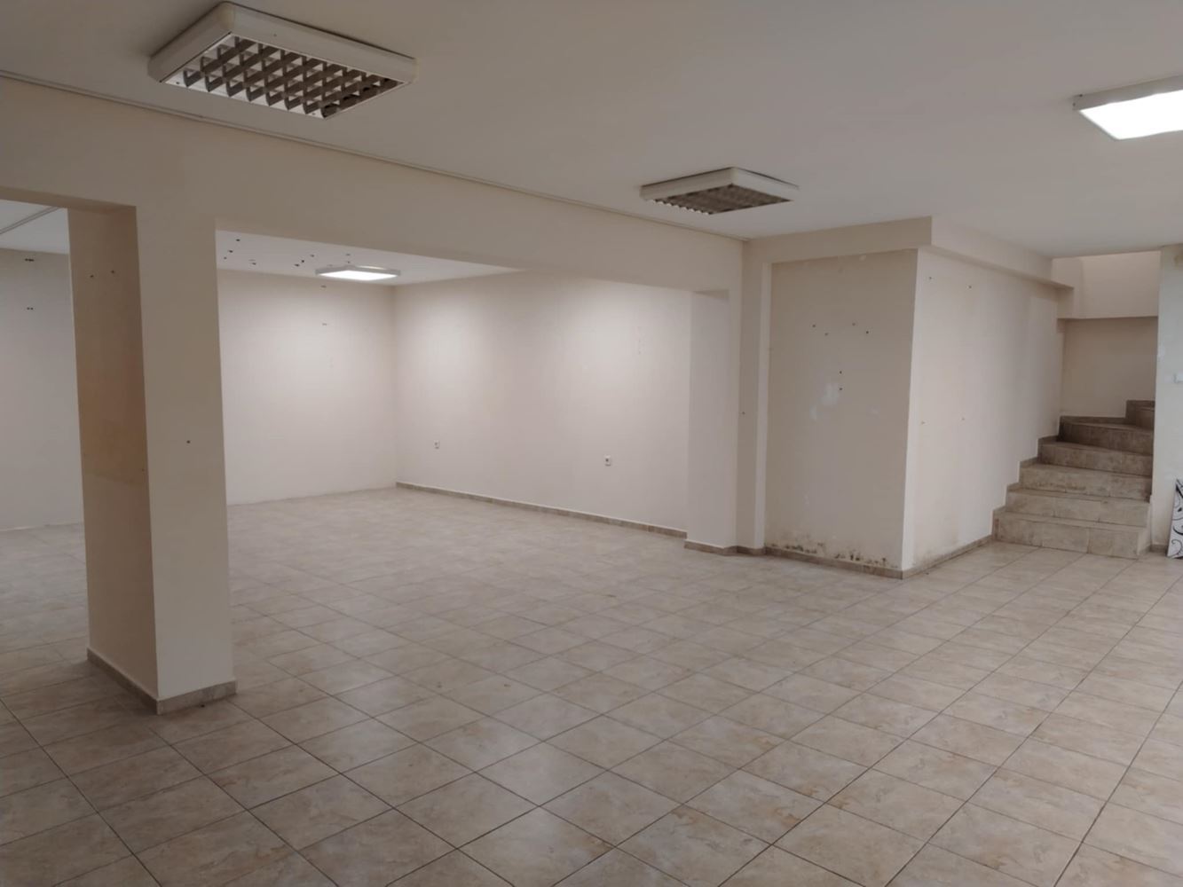 Партерен магазин в Центъра, два входа, с ТЕЦ-0 Партерен магазин в Центъра, два входа, с ТЕЦ - 0