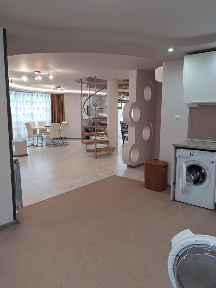 Мезонет в аренду рядом с Ларго - 240 кв.м.-0 Мезонет под наем в близост до Ларго - 240 кв.м. - 0