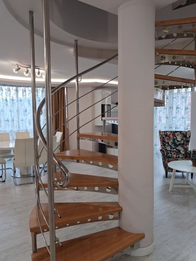 Мезонет в аренду рядом с Ларго - 240 кв.м.-0 Мезонет под наем в близост до Ларго - 240 кв.м. - 0