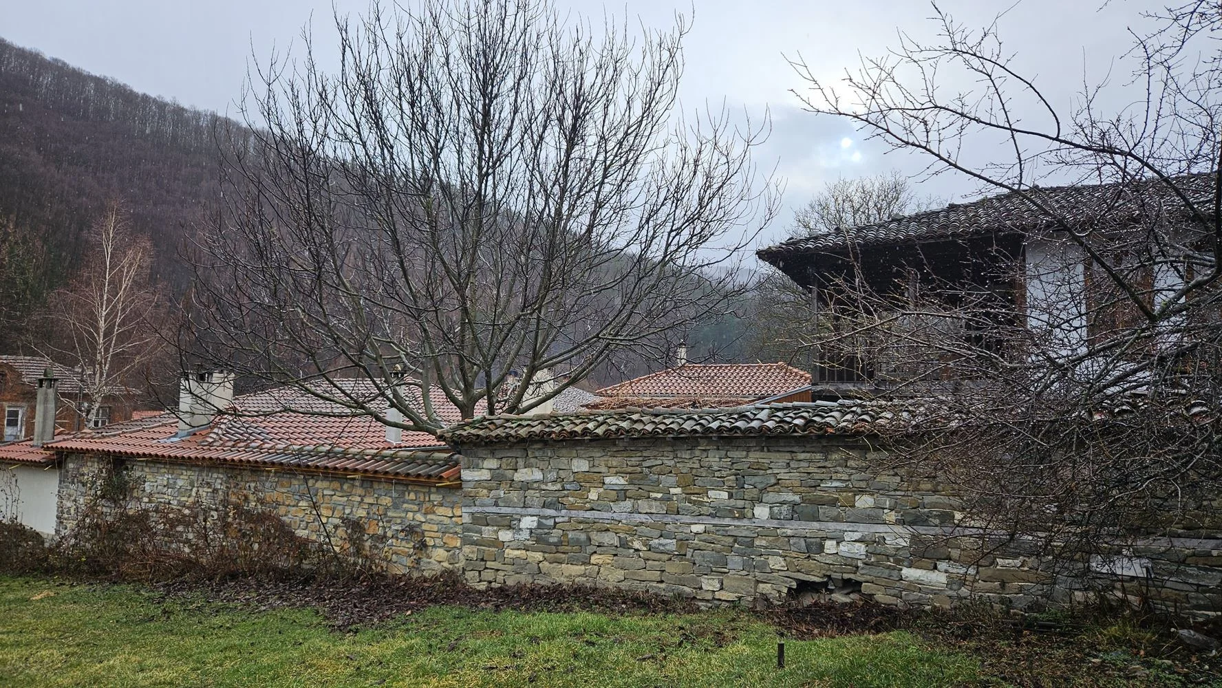 Ausgezeichnetes Grundstück mit genehmigtem Projekt und Baugenehmigung in der Gemeinde. Ichera-0 Hervorragendes Grundstück mit genehmigtem Projekt und Baugenehmigung im Dorf Ichera – 0