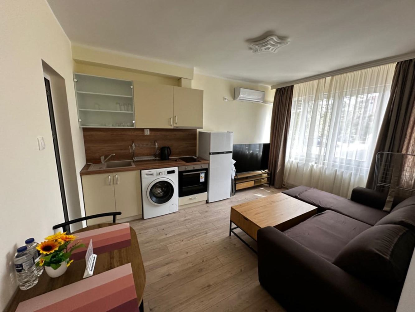 Център,до Окръжна болница гарсониера,тип студио с ТЕЦ,интернет,ТВ-0 Център,до Окръжна болница гарсониера,тип студио с ТЕЦ,интернет,ТВ - 0