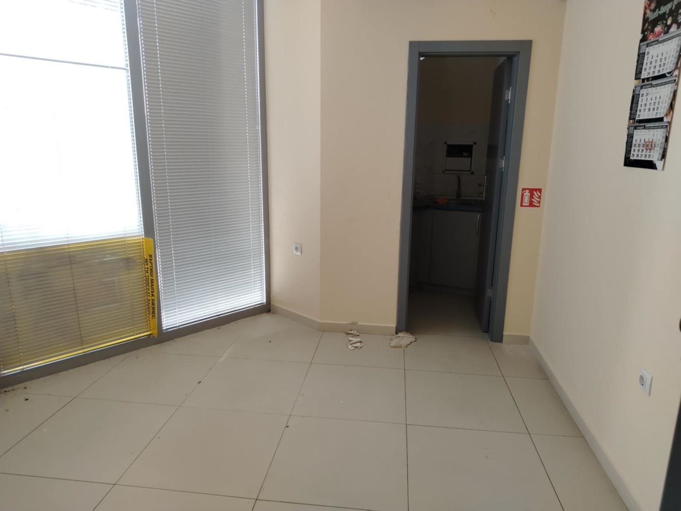 Центр, первый этаж на главной аллее-0 Център, Партерно помещение на главен булевард - 0