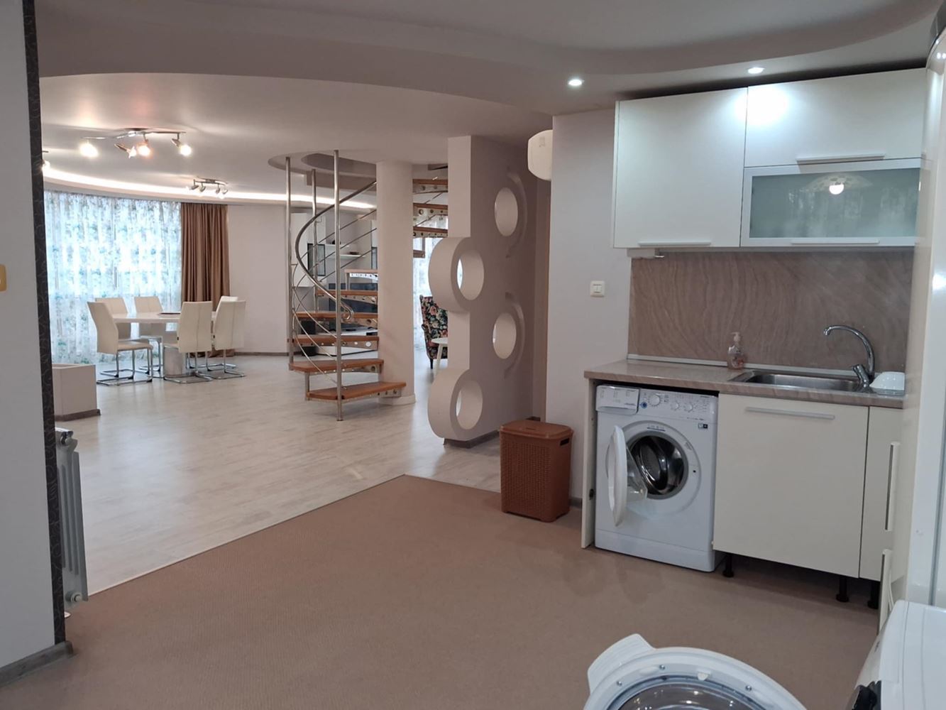 Мезонет в аренду рядом с Ларго - 240 кв.м.-0 Мезонет под наем в близост до Ларго - 240 кв.м. - 0