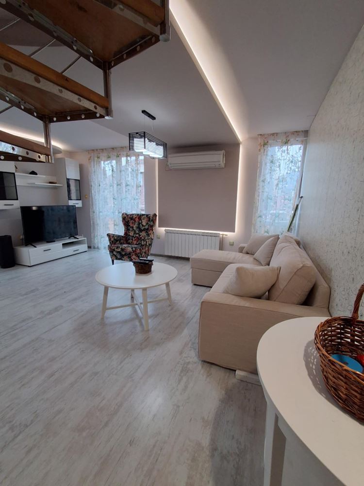 Мезонет в аренду рядом с Ларго - 240 кв.м.-0 Мезонет под наем в близост до Ларго - 240 кв.м. - 0