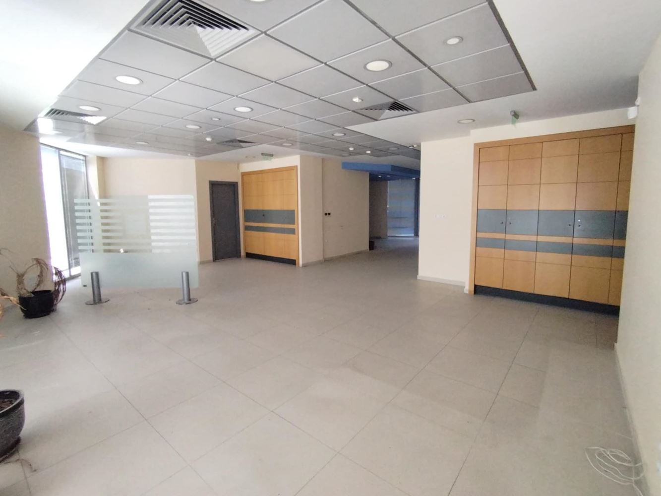 Центр, первый этаж на главной аллее-0 Център, Партерно помещение на главен булевард - 0