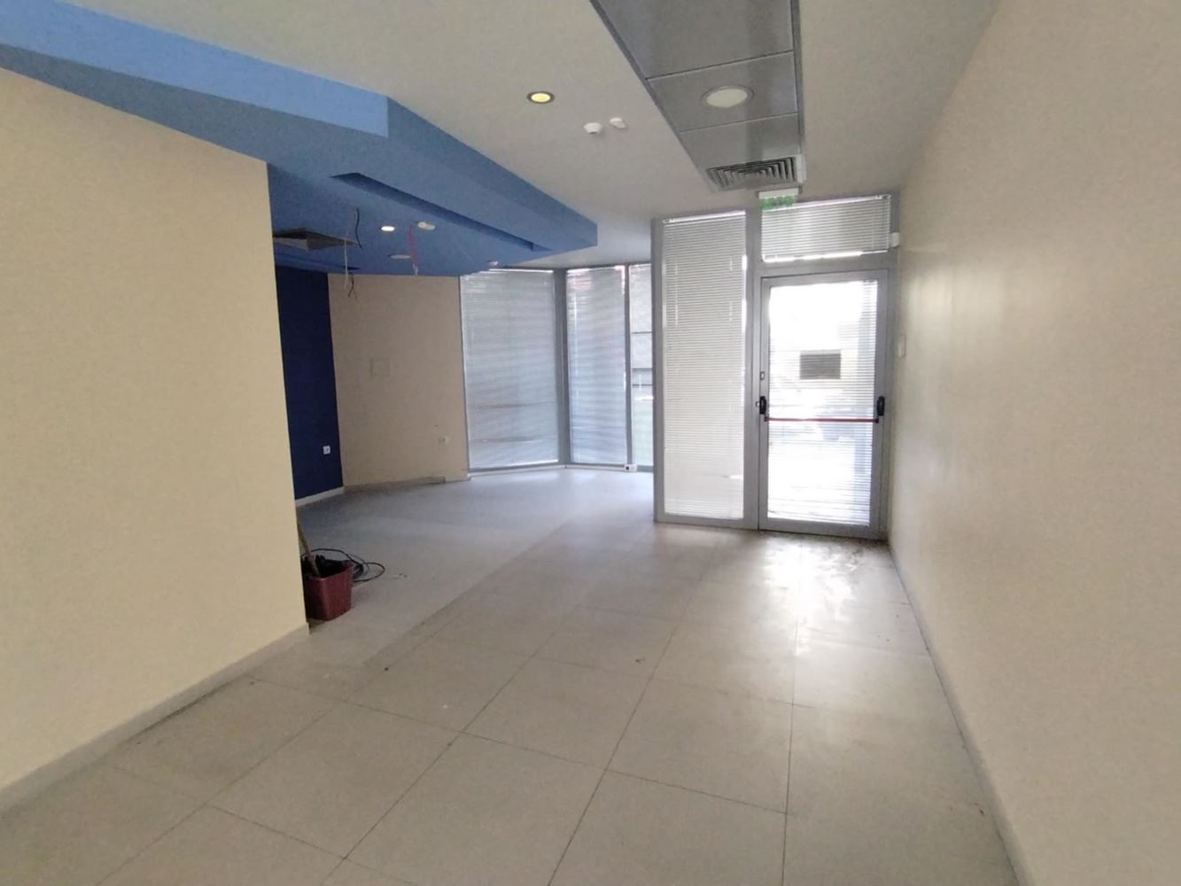 Центр, первый этаж на главной аллее-0 Център, Партерно помещение на главен булевард - 0