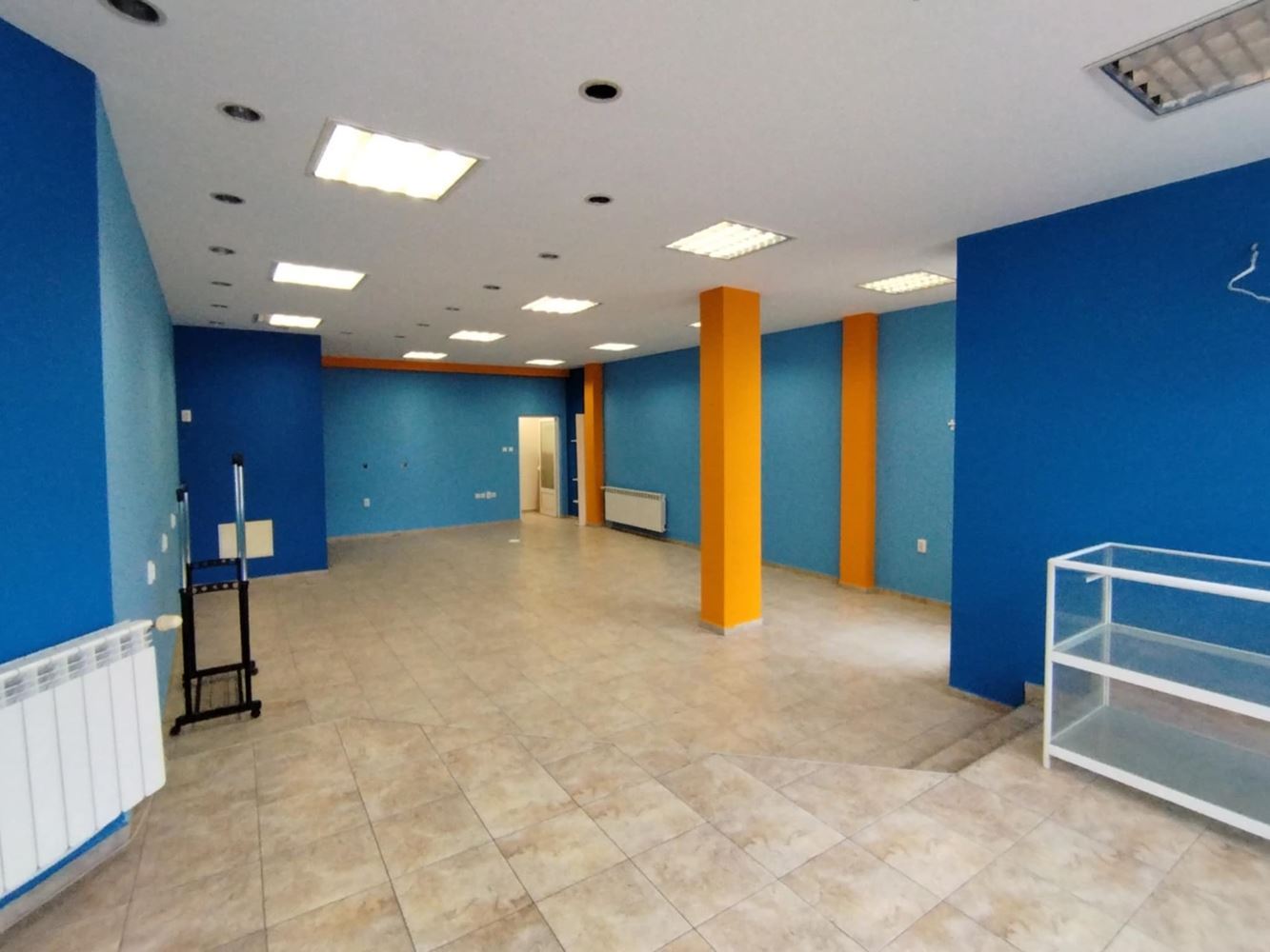 Партерен магазин в Центъра, два входа, с ТЕЦ-0 Партерен магазин в Центъра, два входа, с ТЕЦ - 0