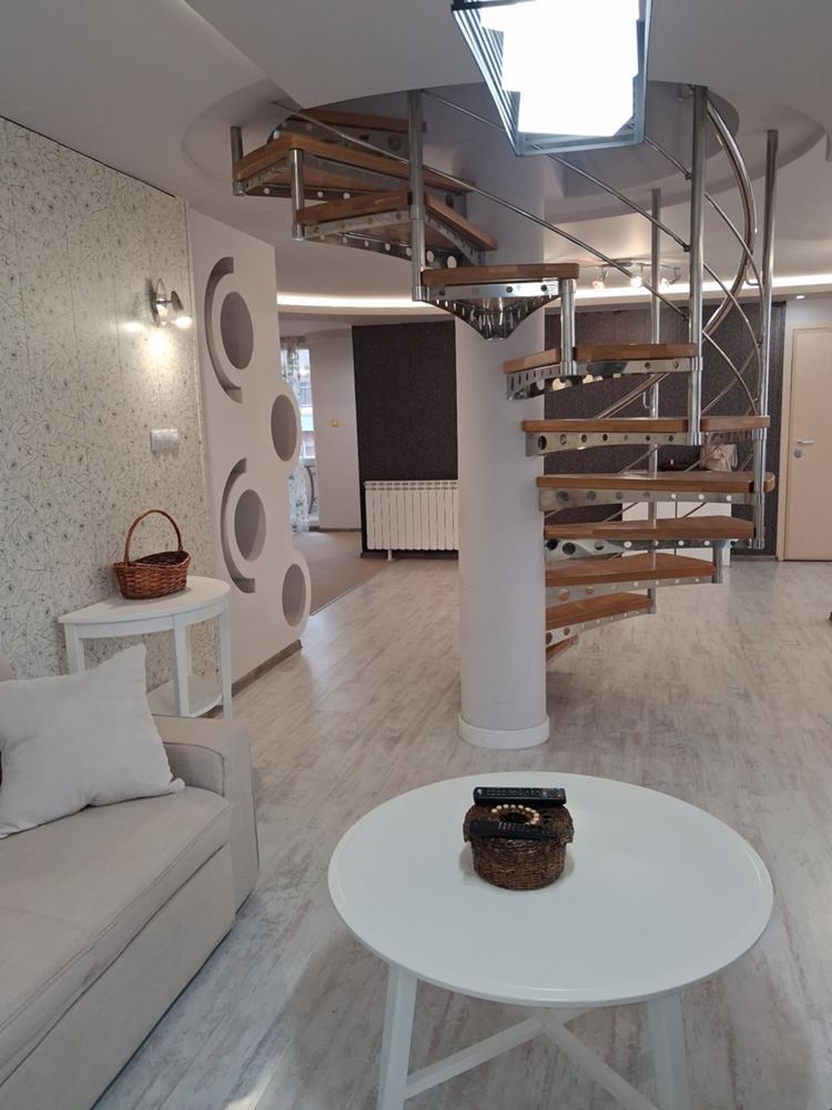 Мезонет в аренду рядом с Ларго - 240 кв.м.-0 Мезонет под наем в близост до Ларго - 240 кв.м. - 0